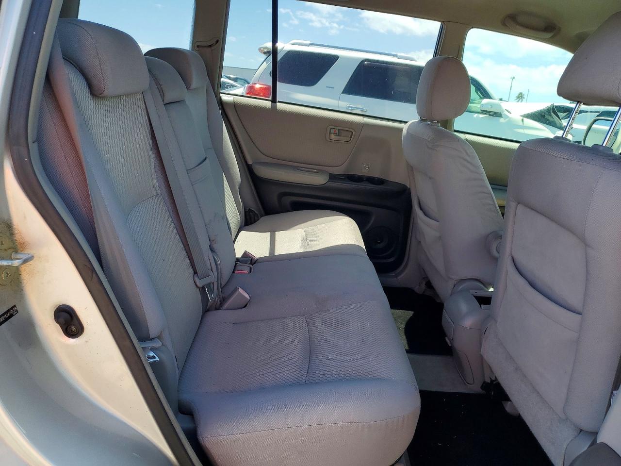 2004 Toyota Highlander Base Silver vin: JTEGD21A240101385