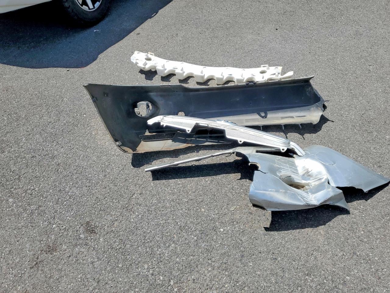 2004 Toyota Highlander Base Silver vin: JTEGD21A240101385