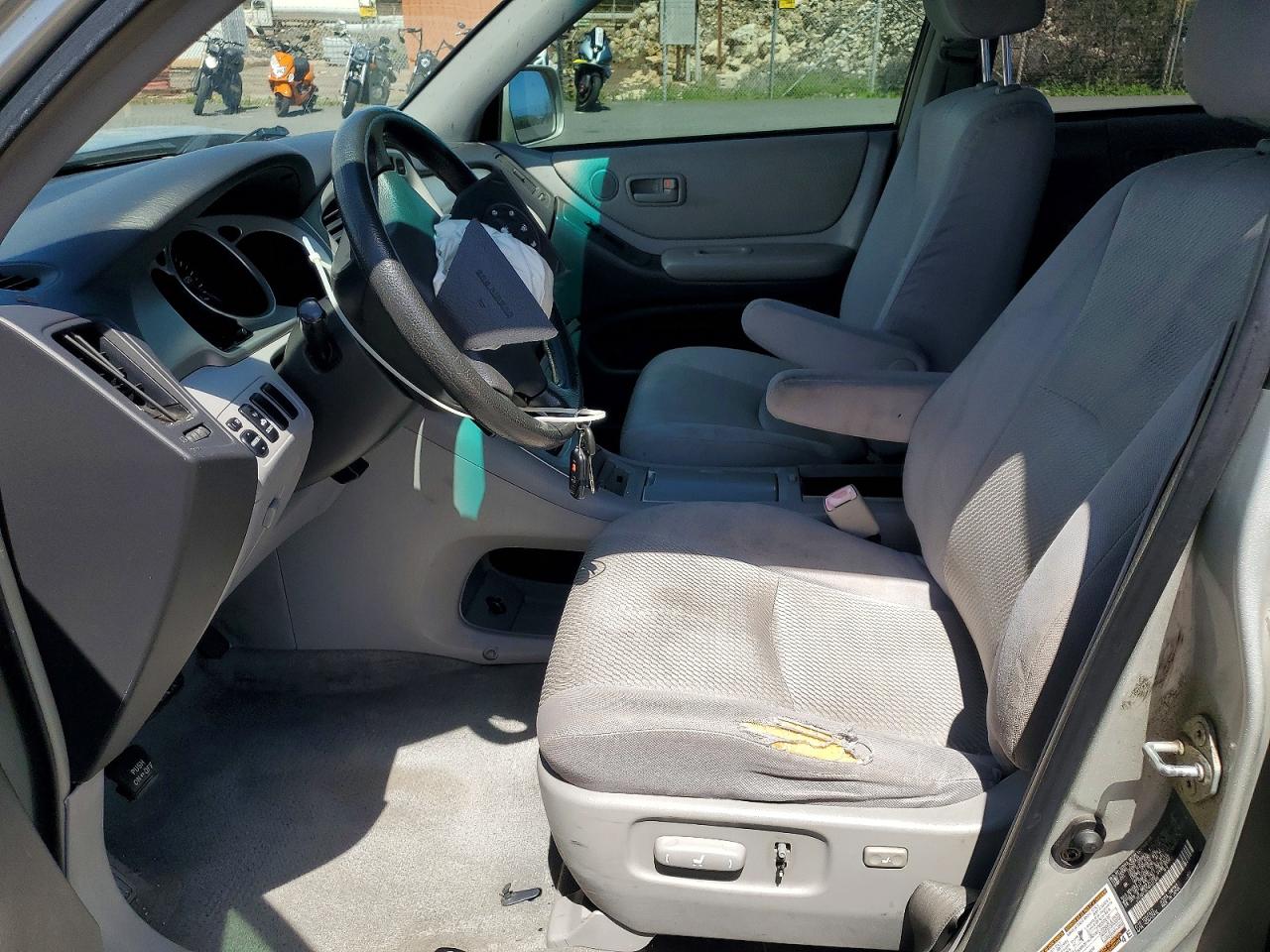 2004 Toyota Highlander Base Silver vin: JTEGD21A240101385