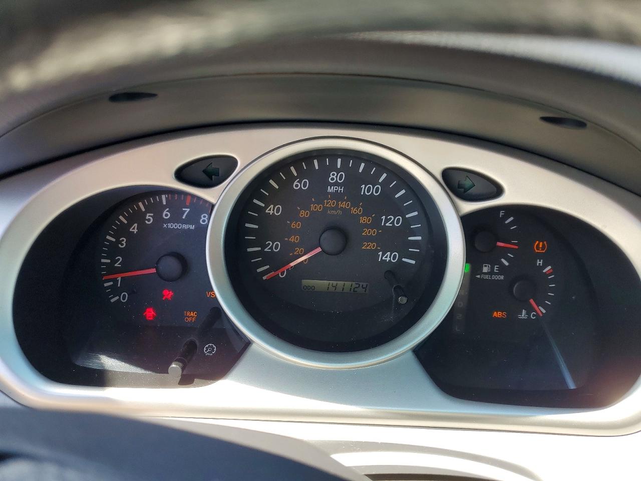 2004 Toyota Highlander Base Silver vin: JTEGD21A240101385