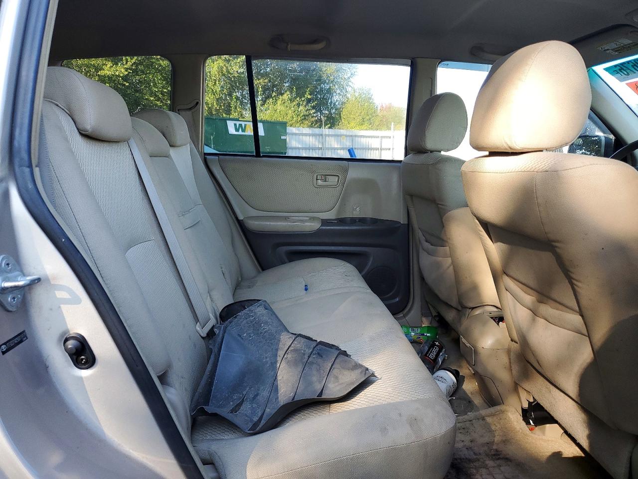 2005 Toyota Highlander Base Gold vin: JTEGD21A250119175