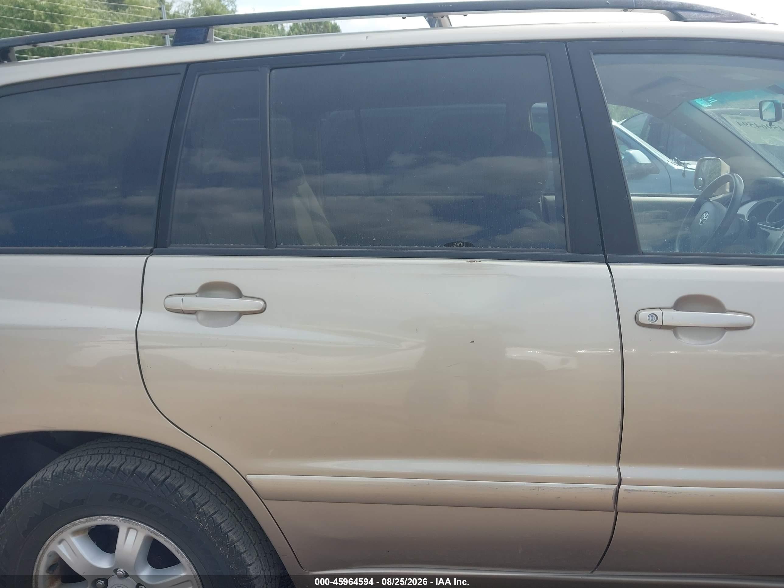2006 Toyota Highlander   Gold vin: JTEGD21A260132350
