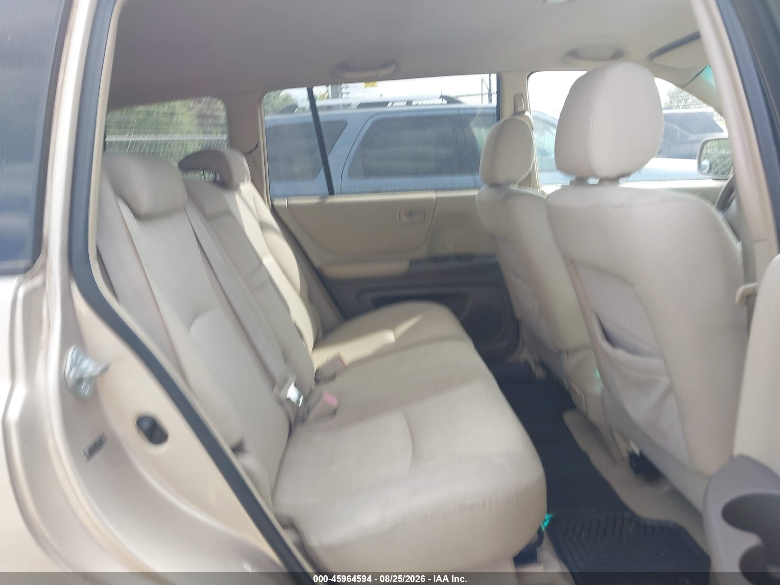 2006 Toyota Highlander   Gold vin: JTEGD21A260132350