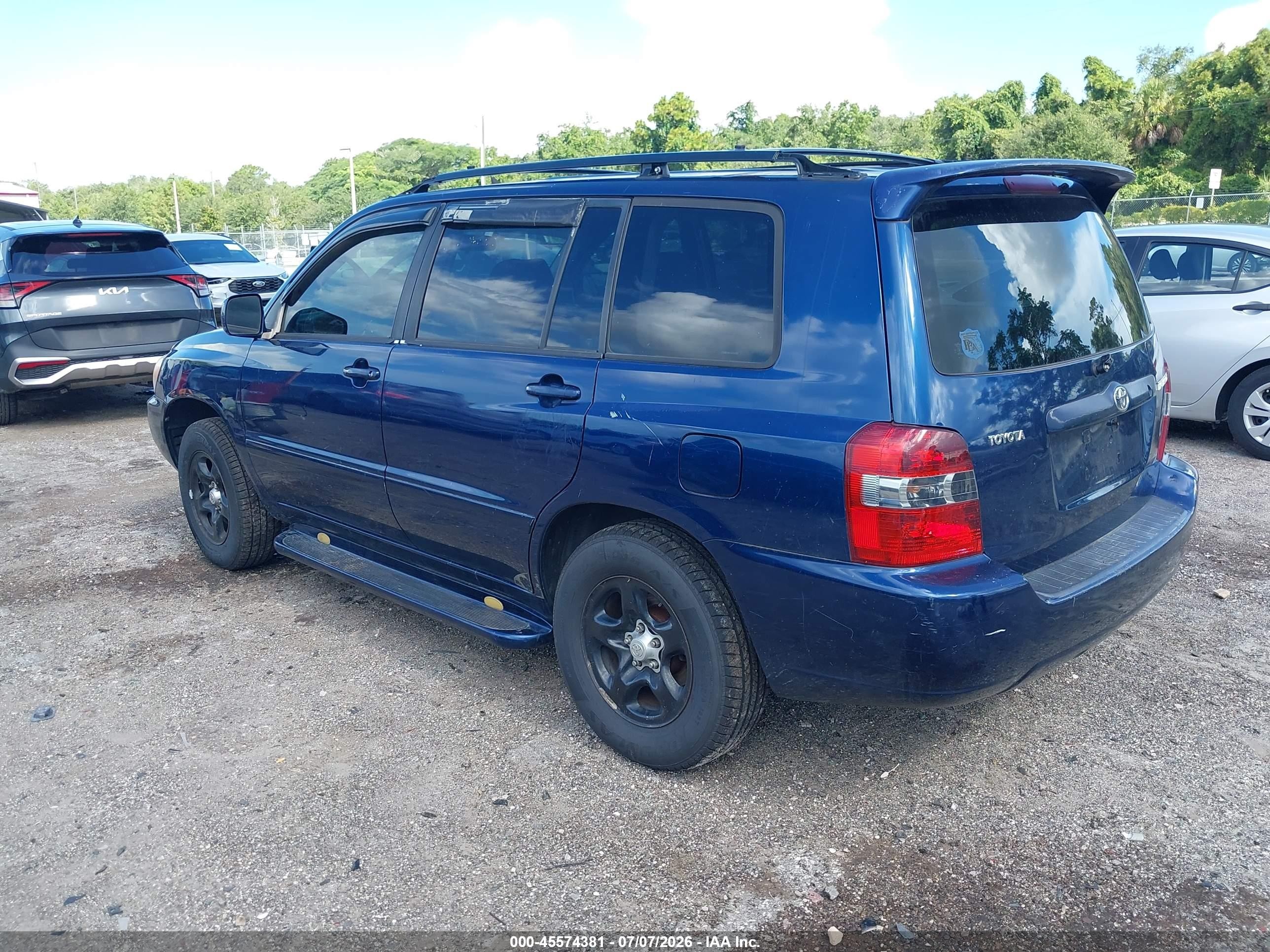 2006 Toyota Highlander   Dark Blue vin: JTEGD21A260134552