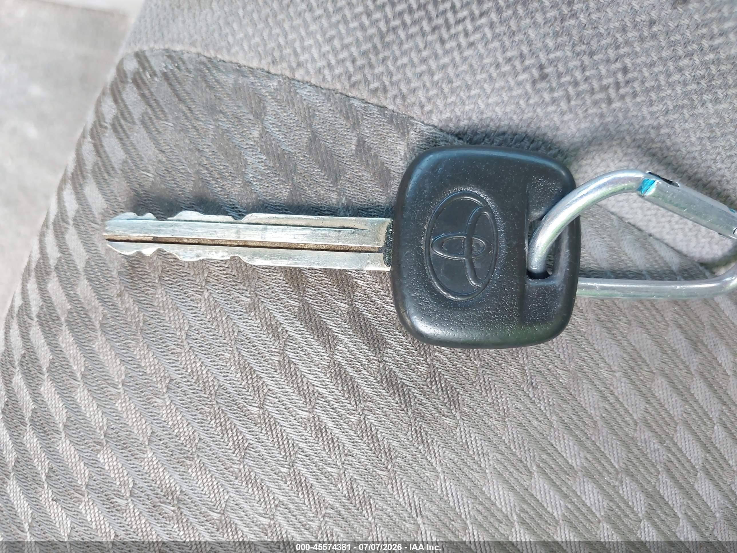 2006 Toyota Highlander   Dark Blue vin: JTEGD21A260134552