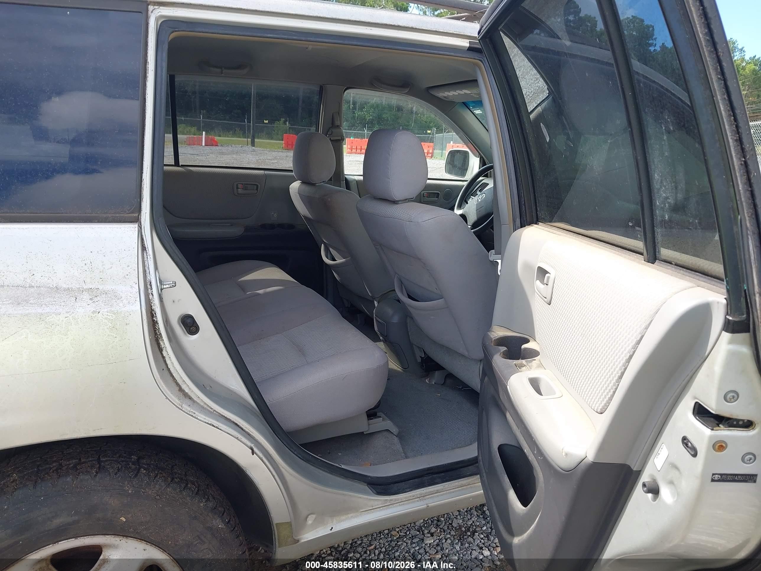 2005 Toyota Highlander   Silver vin: JTEGD21A350131108