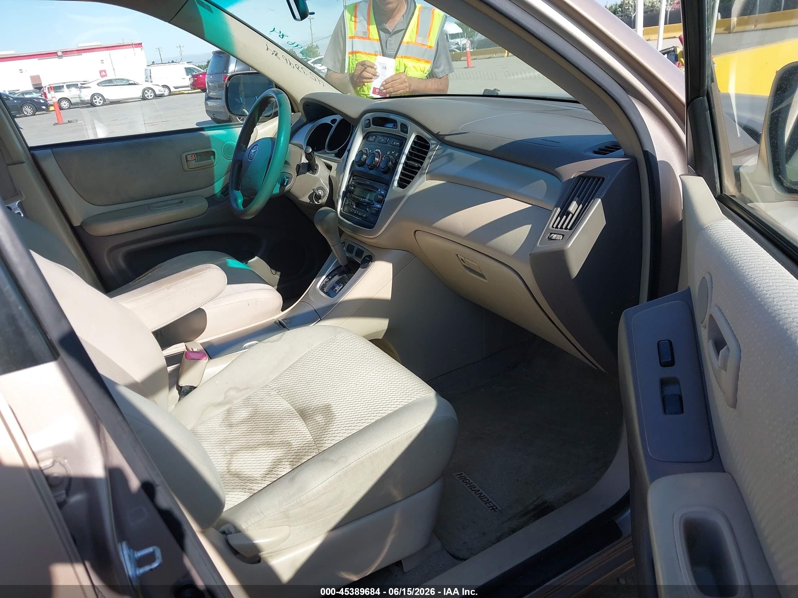 2007 Toyota Highlander   Gold vin: JTEGD21A370160661