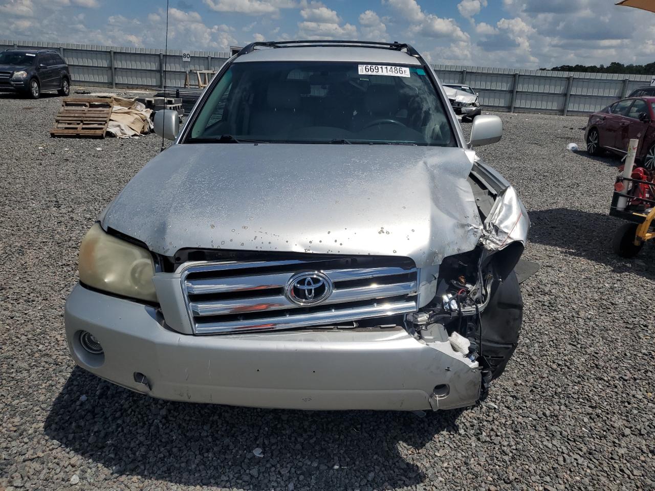 2007 Toyota Highlander Base Silver vin: JTEGD21A370169229