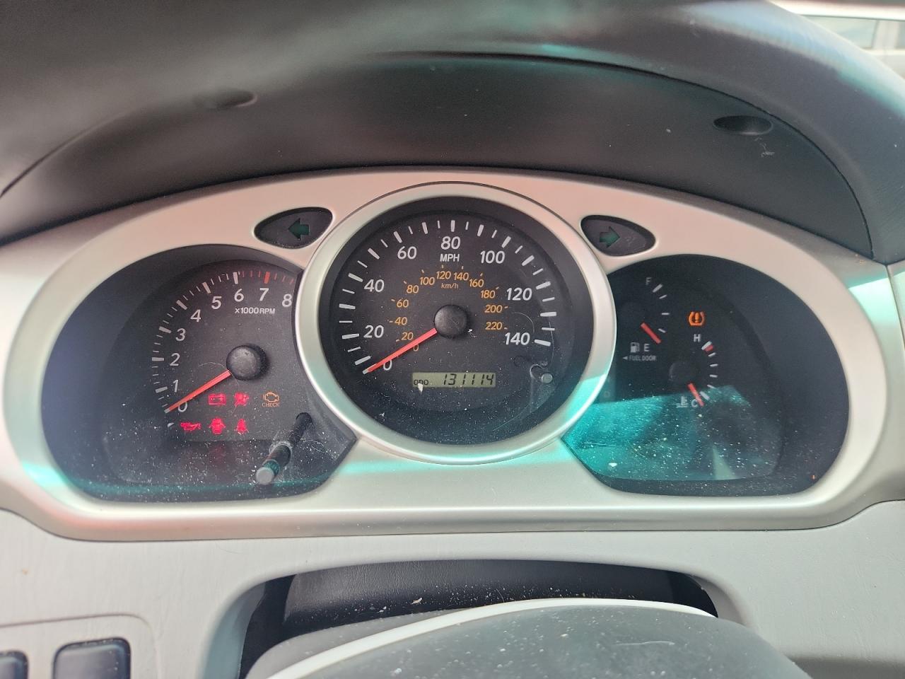 2007 Toyota Highlander Base Silver vin: JTEGD21A370169229