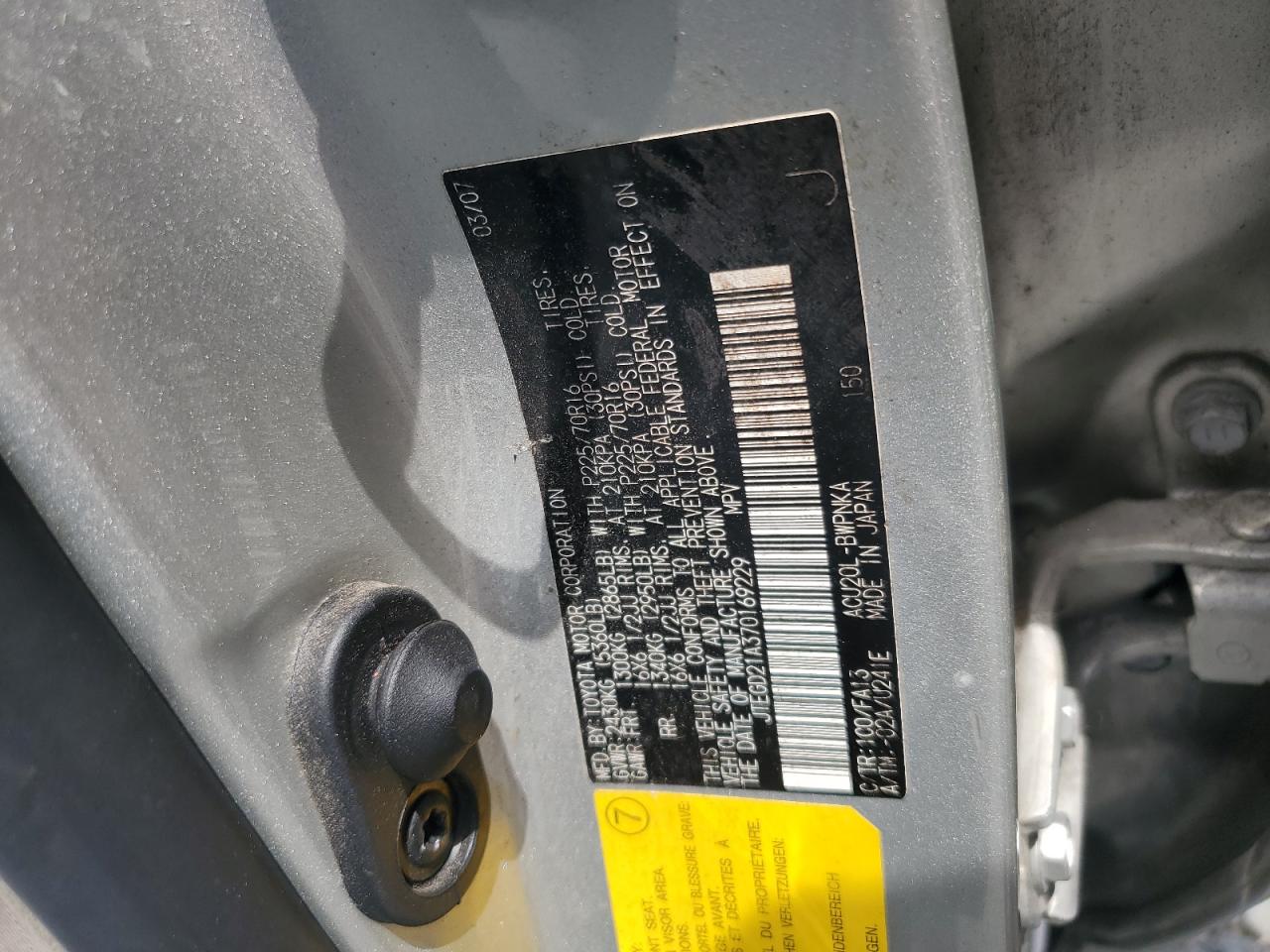 2007 Toyota Highlander Base Silver vin: JTEGD21A370169229