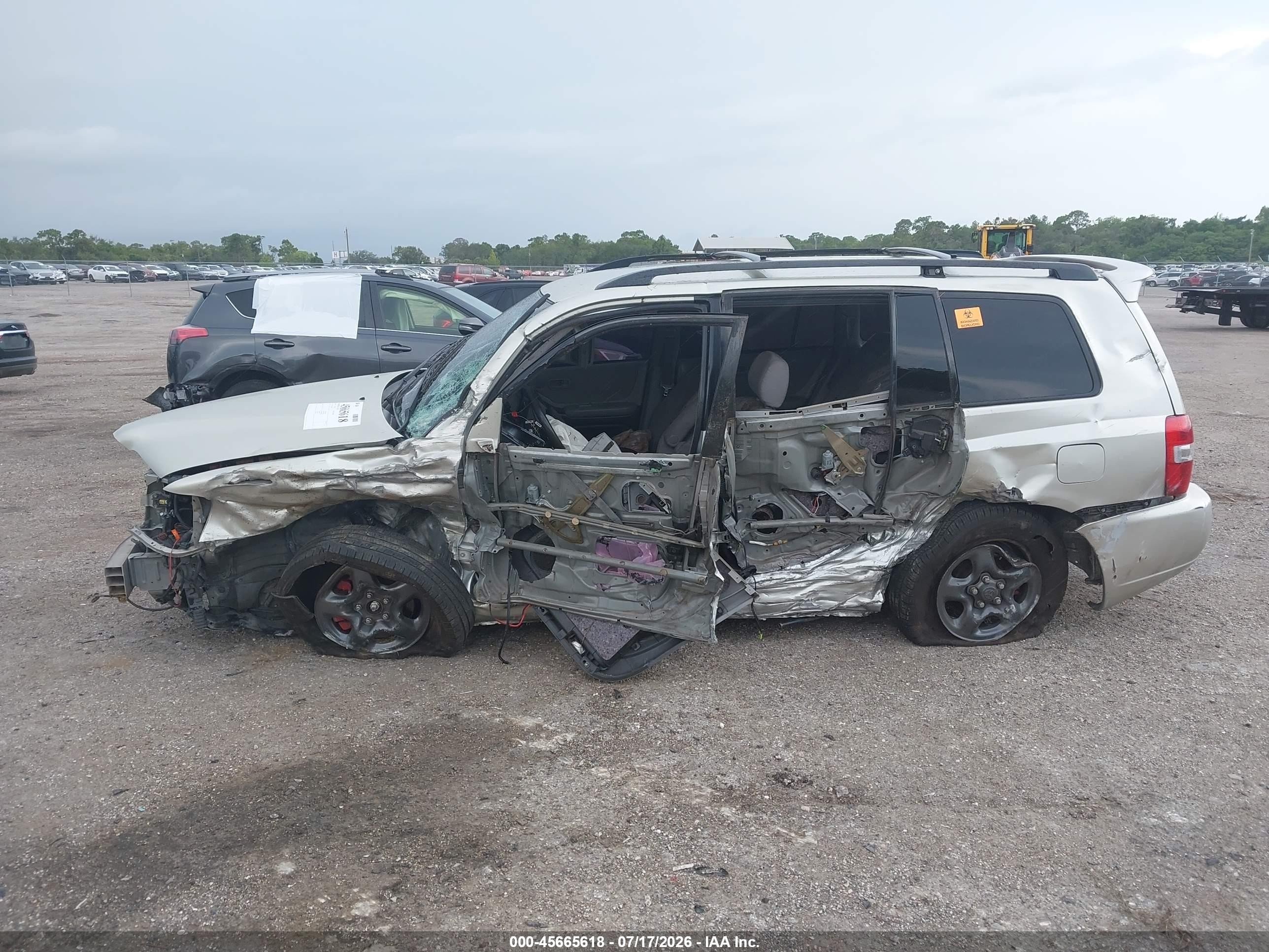 2004 Toyota Highlander Gold vin: JTEGD21A440089322