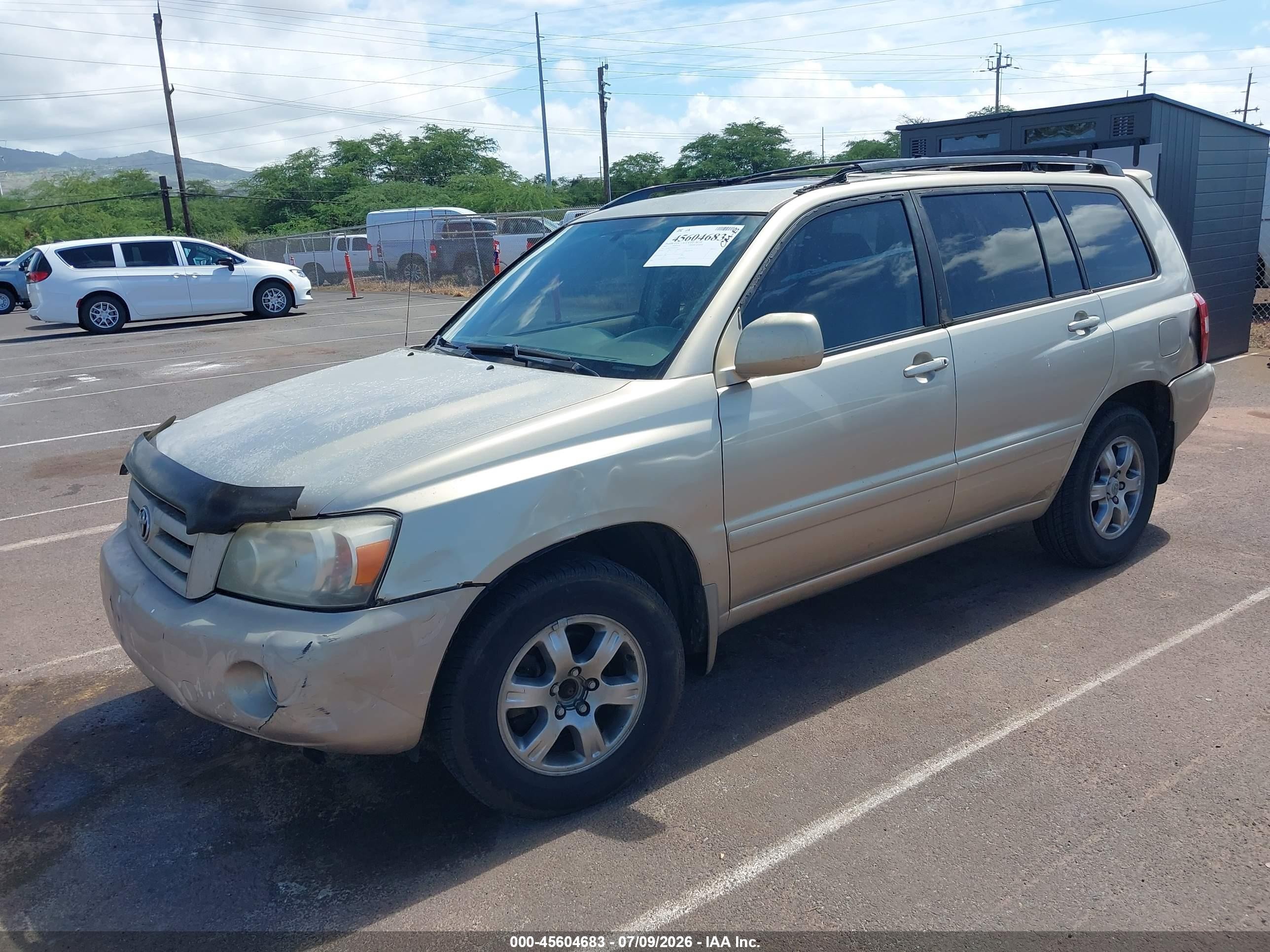 2005 Toyota Highlander   Gold vin: JTEGD21A450107657