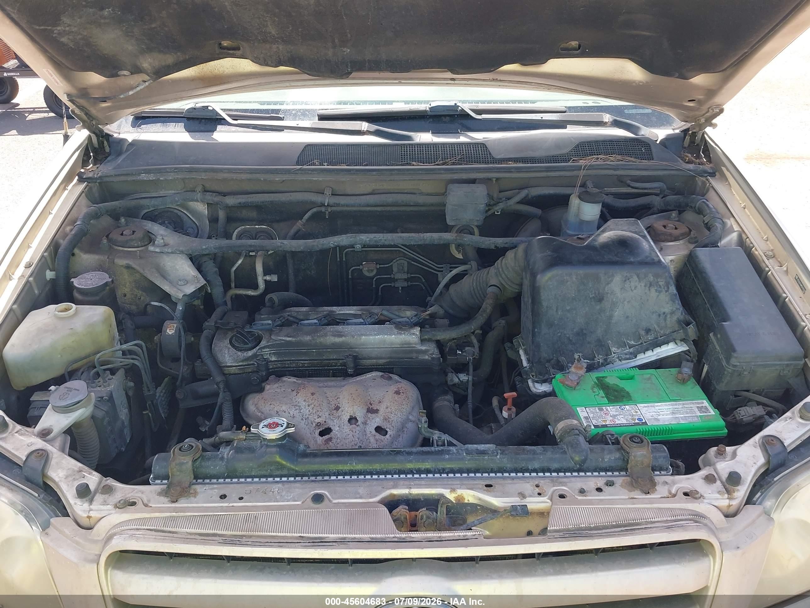 2005 Toyota Highlander   Gold vin: JTEGD21A450107657