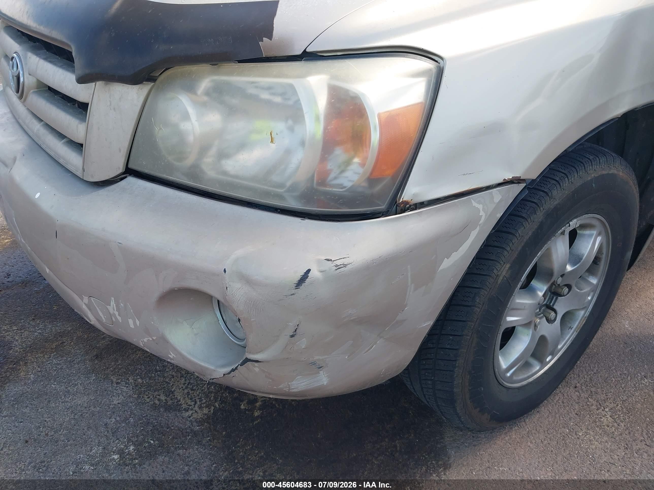 2005 Toyota Highlander   Gold vin: JTEGD21A450107657
