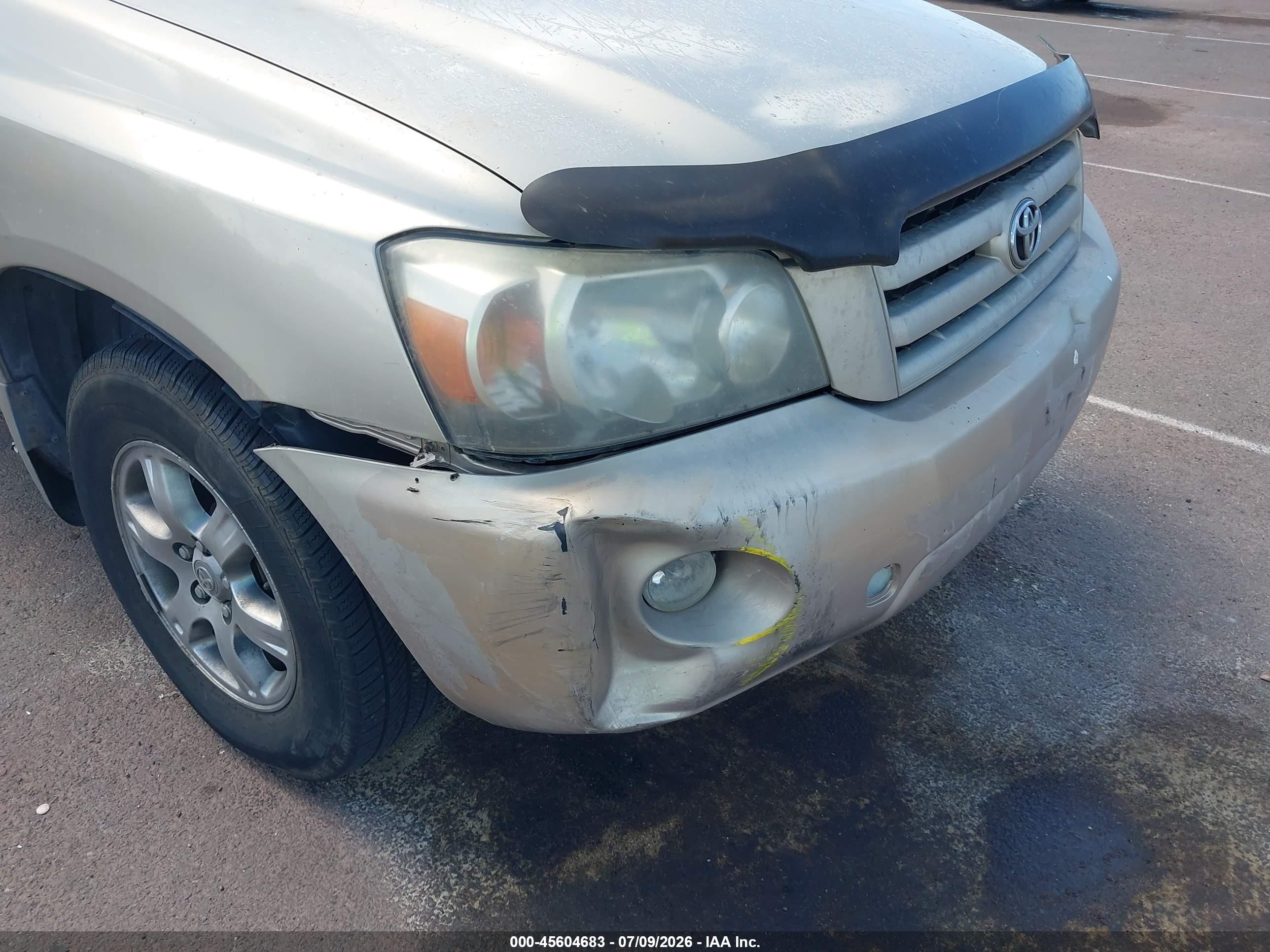 2005 Toyota Highlander   Gold vin: JTEGD21A450107657