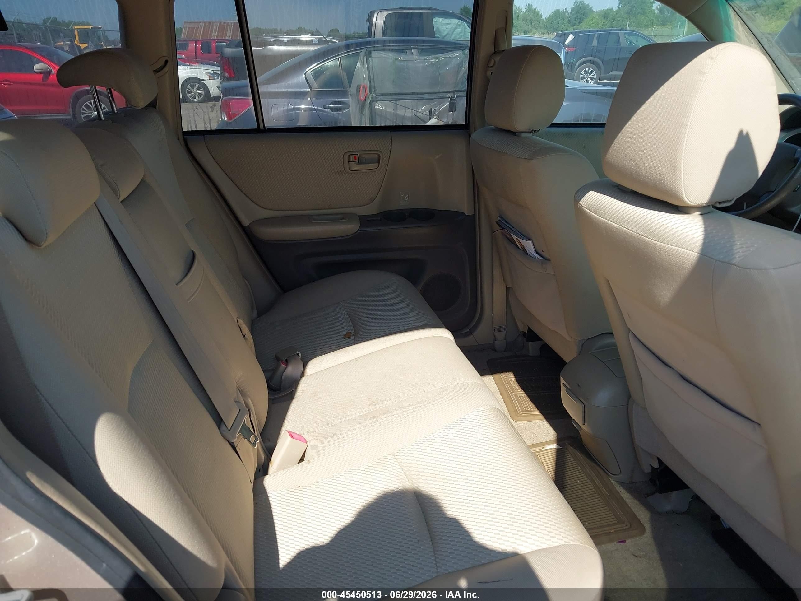 2006 Toyota Highlander   Gold vin: JTEGD21A460139848