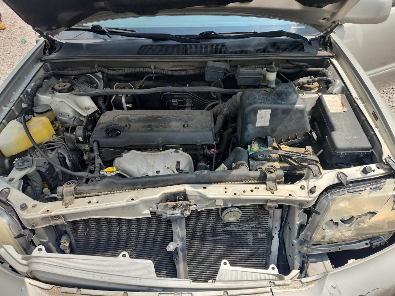2006 Toyota Highlander Base Silver vin: JTEGD21A460140661