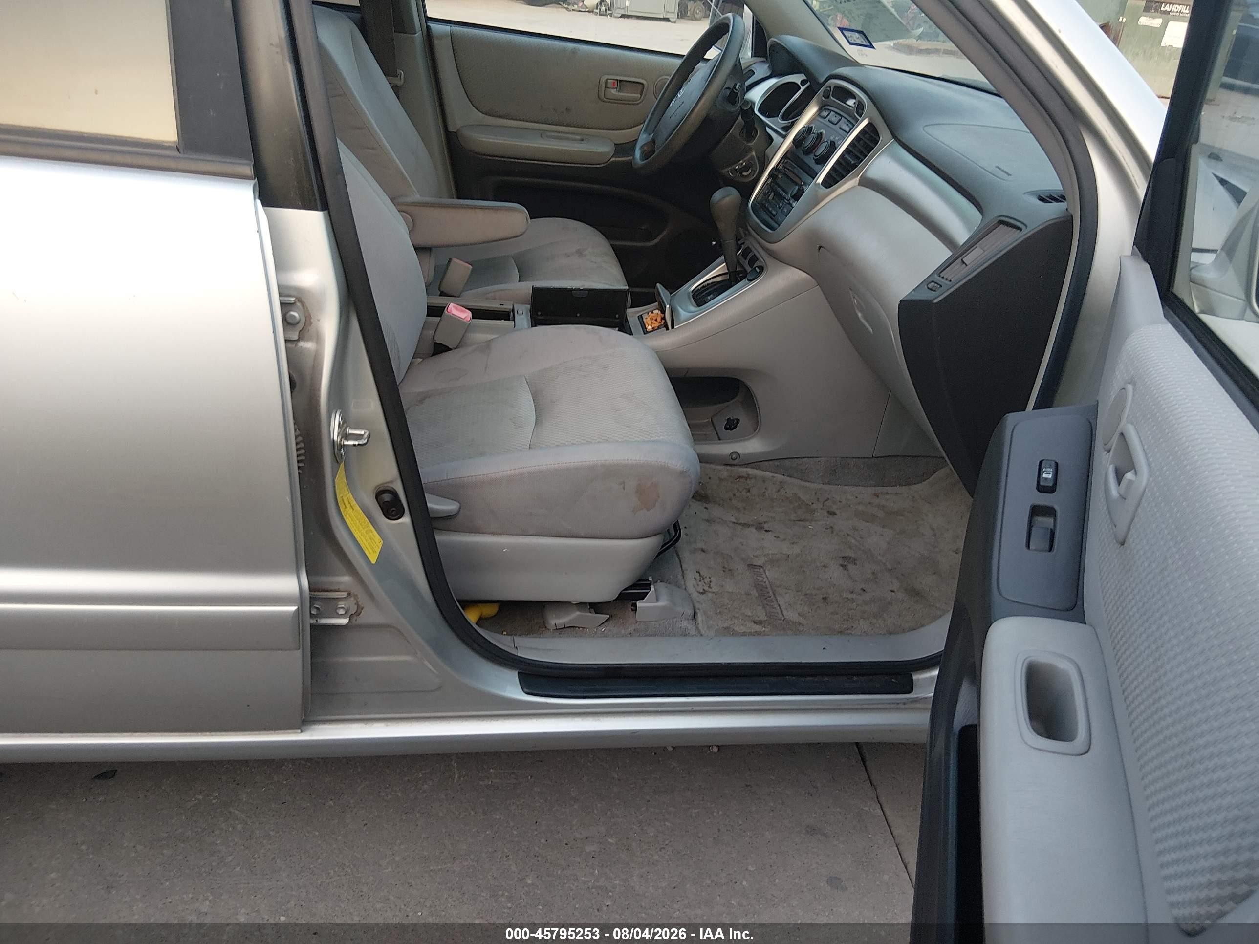 2007 Toyota Highlander   Silver vin: JTEGD21A470157588