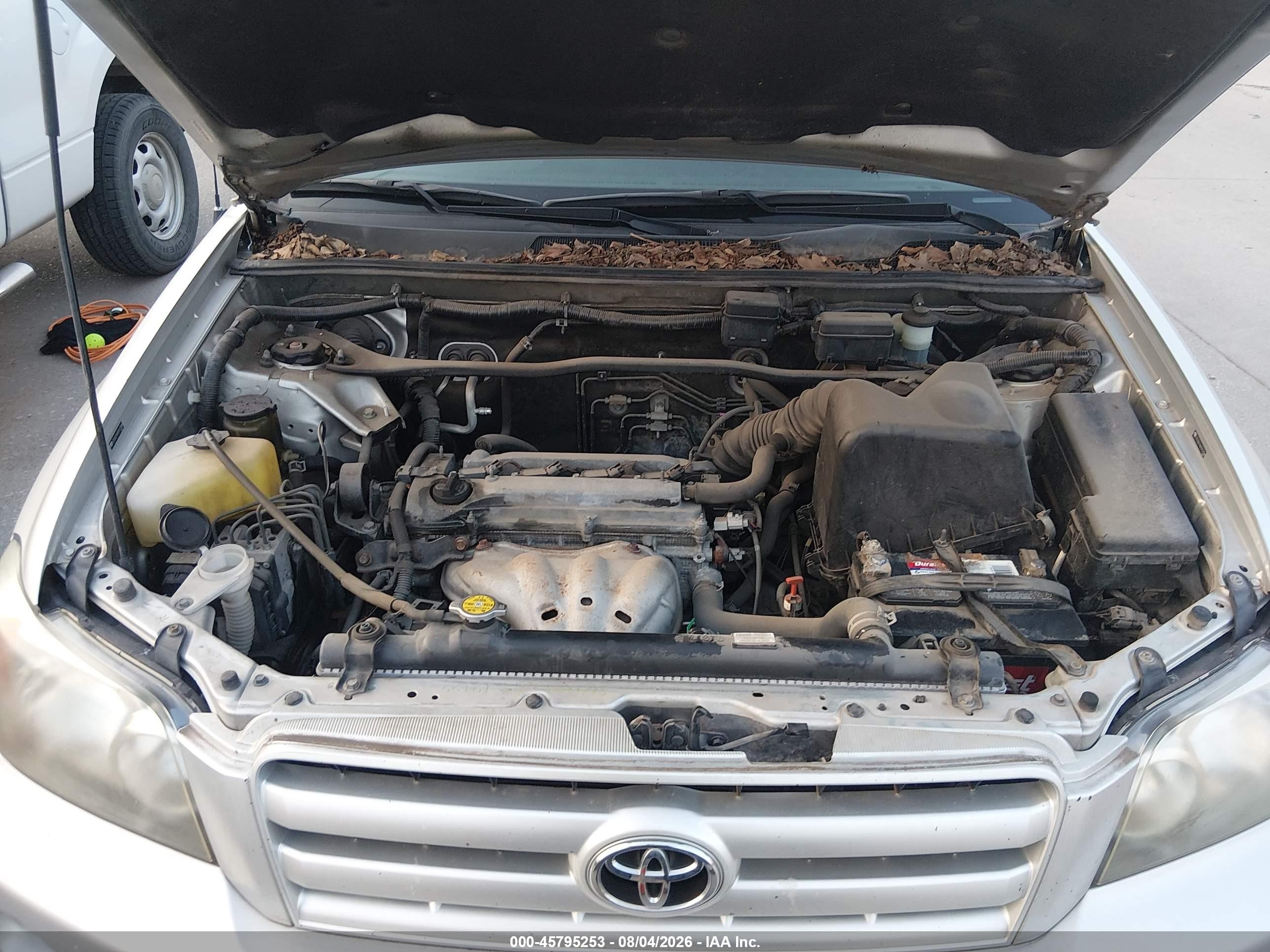 2007 Toyota Highlander   Silver vin: JTEGD21A470157588