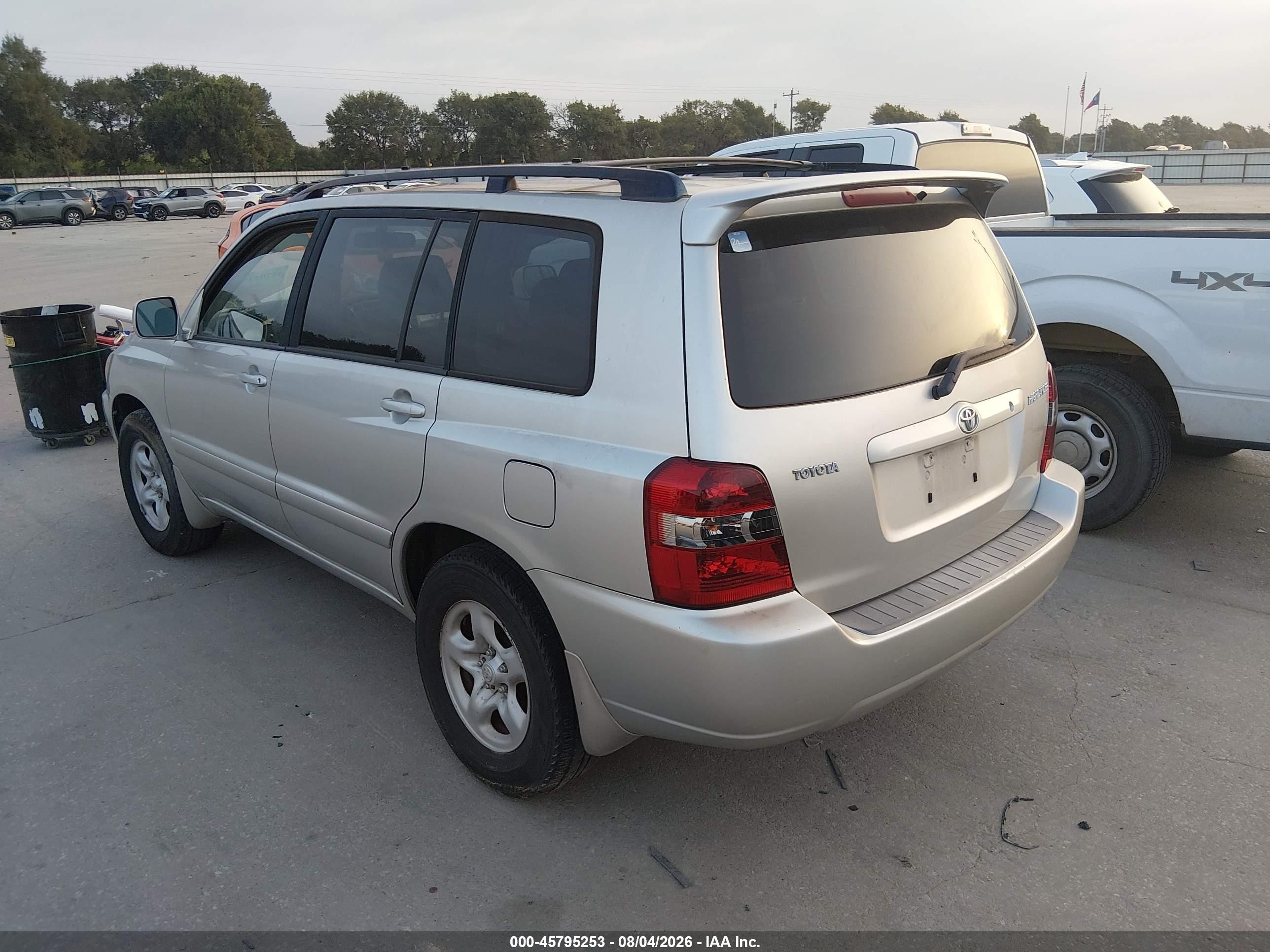 2007 Toyota Highlander   Silver vin: JTEGD21A470157588