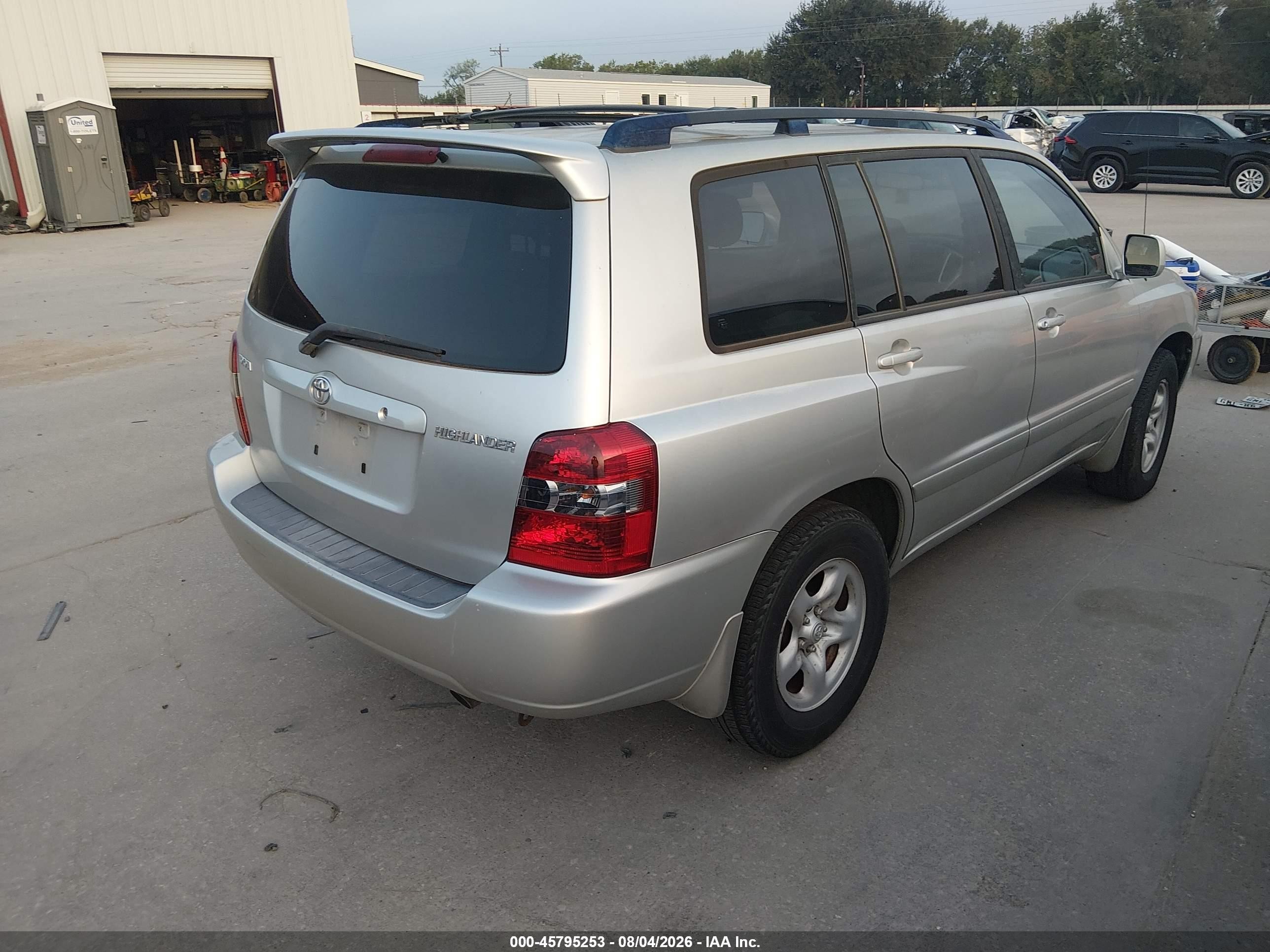 2007 Toyota Highlander   Silver vin: JTEGD21A470157588