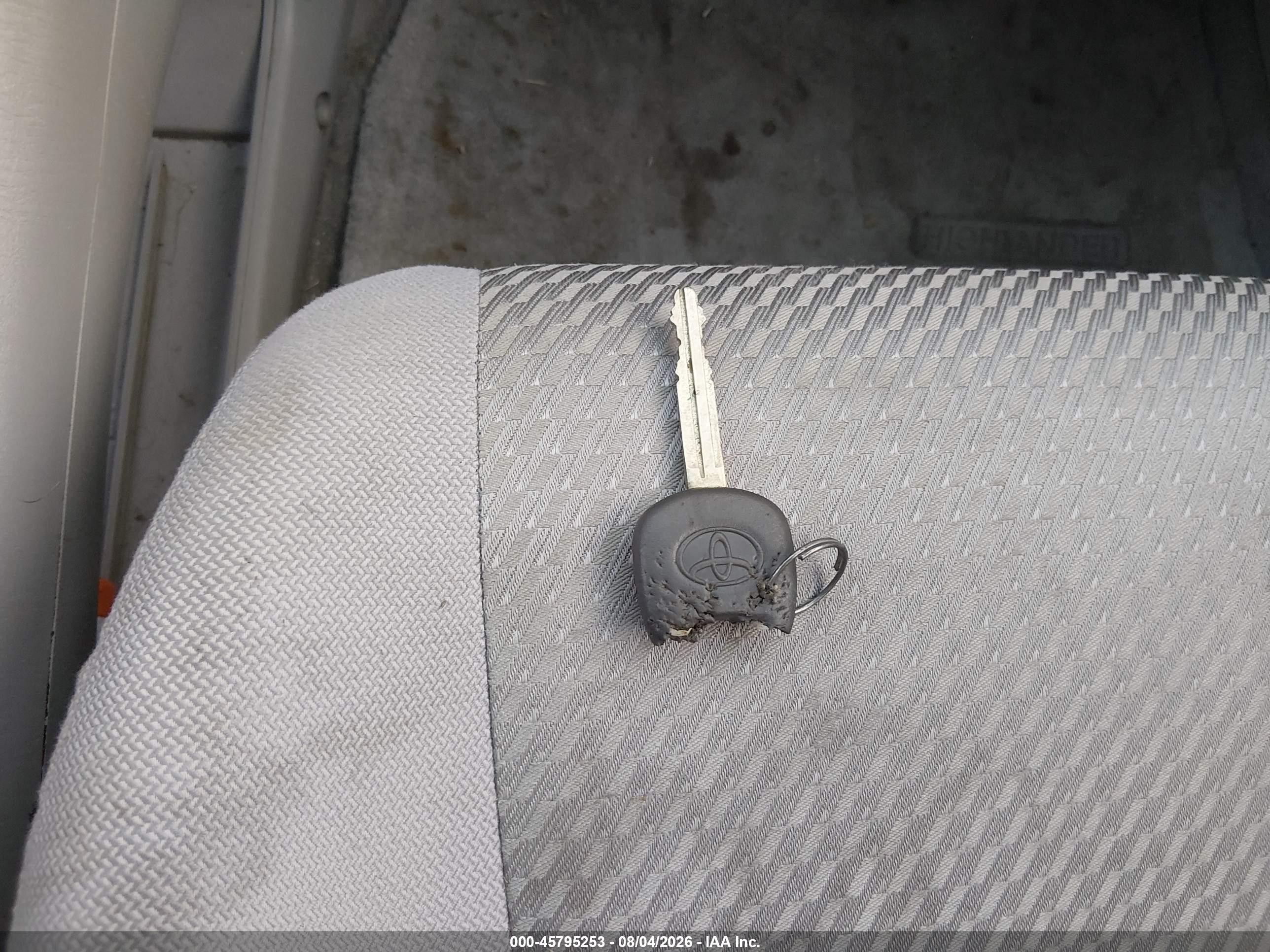 2007 Toyota Highlander   Silver vin: JTEGD21A470157588