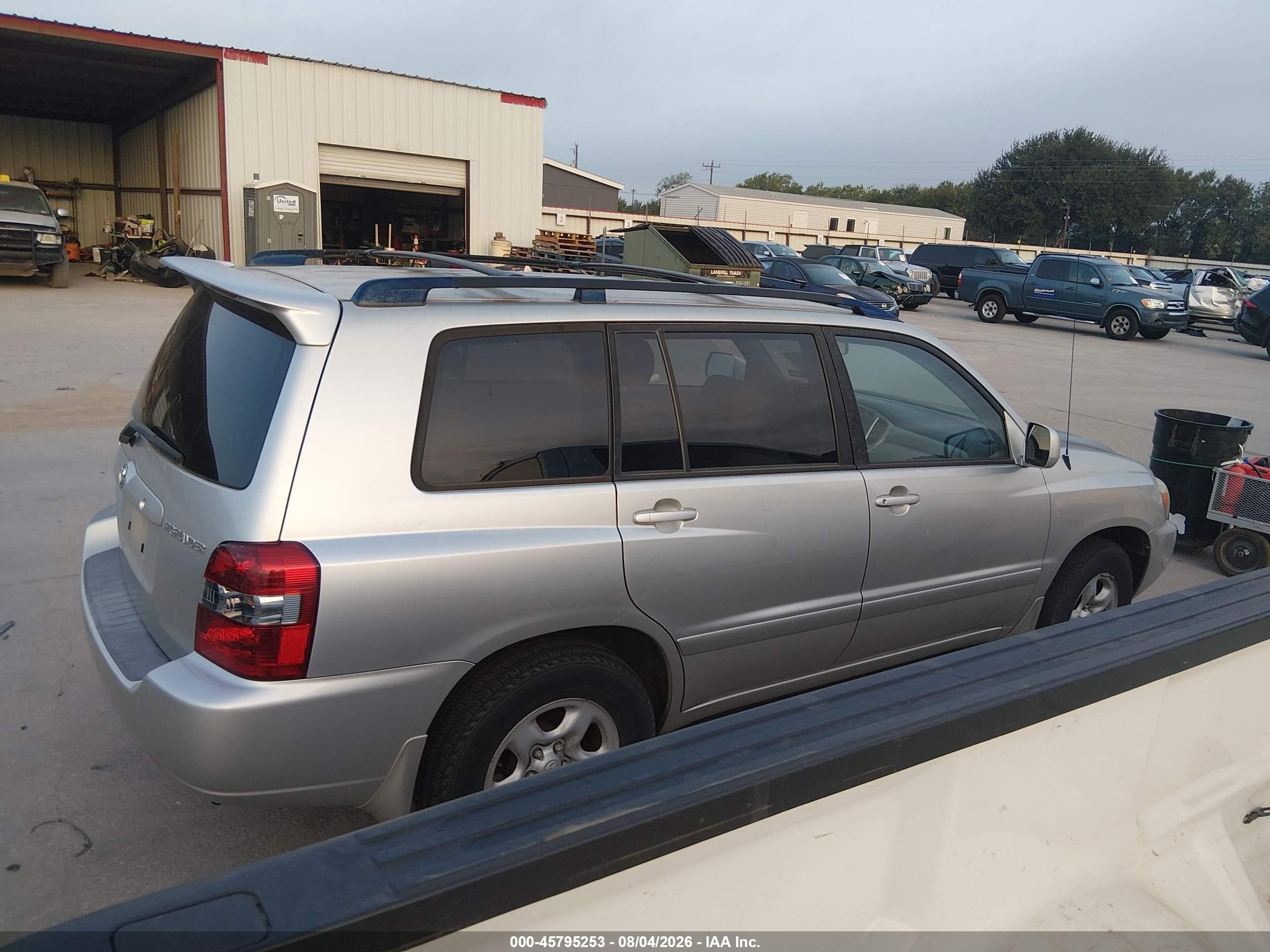 2007 Toyota Highlander   Silver vin: JTEGD21A470157588