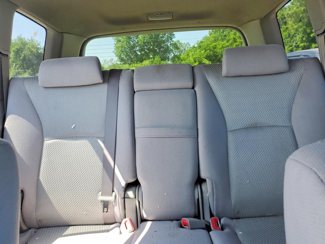 2005 Toyota Highlander Base Tan vin: JTEGD21A550117954
