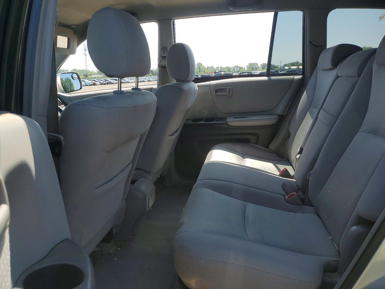 2005 Toyota Highlander Base Tan vin: JTEGD21A550117954