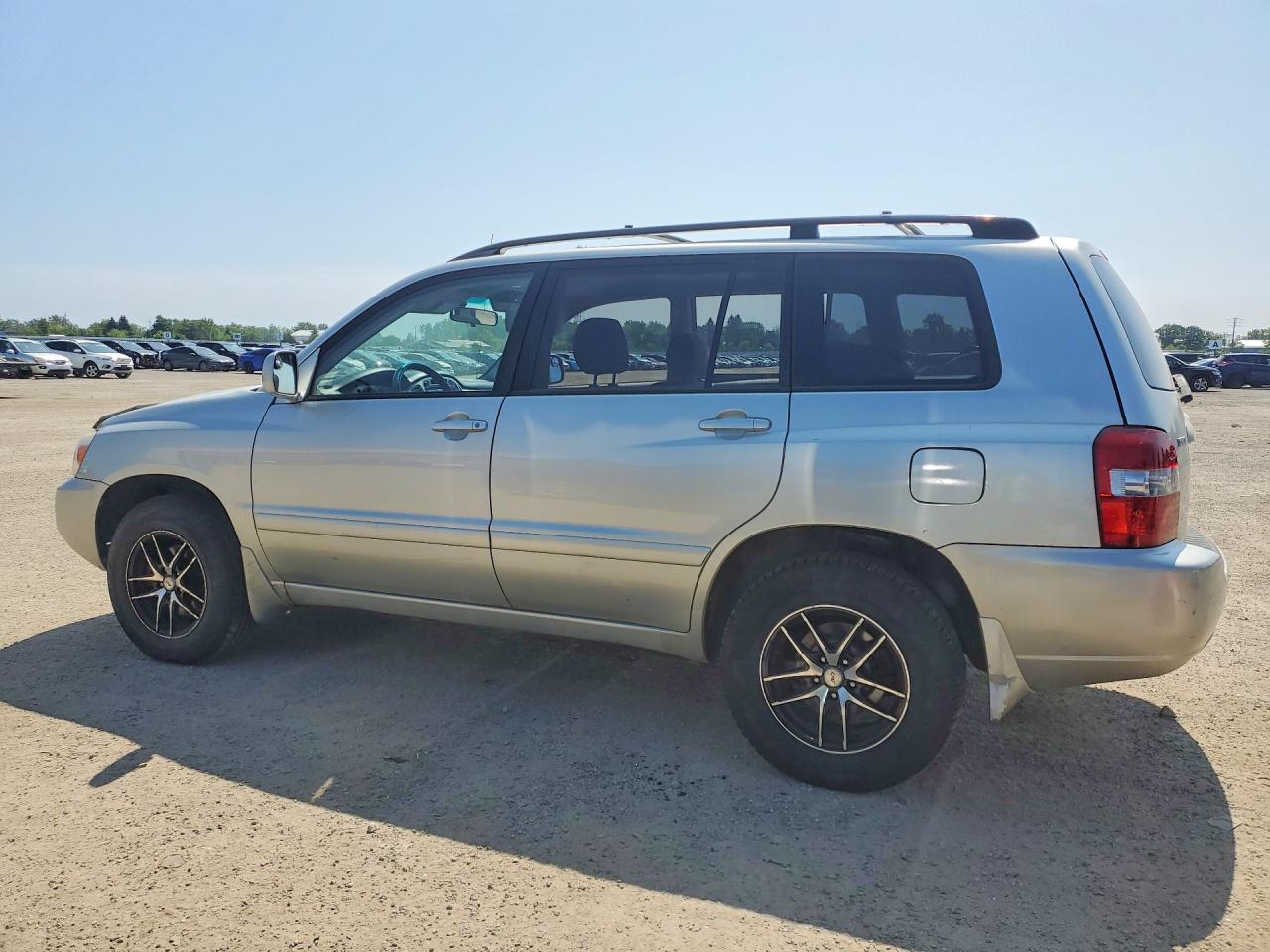 2005 Toyota Highlander Base Tan vin: JTEGD21A550117954