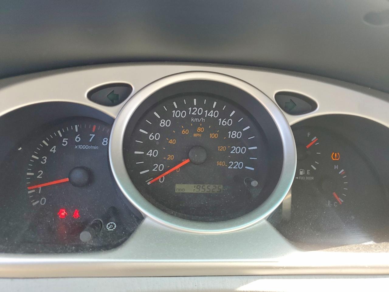 2005 Toyota Highlander Base Tan vin: JTEGD21A550117954