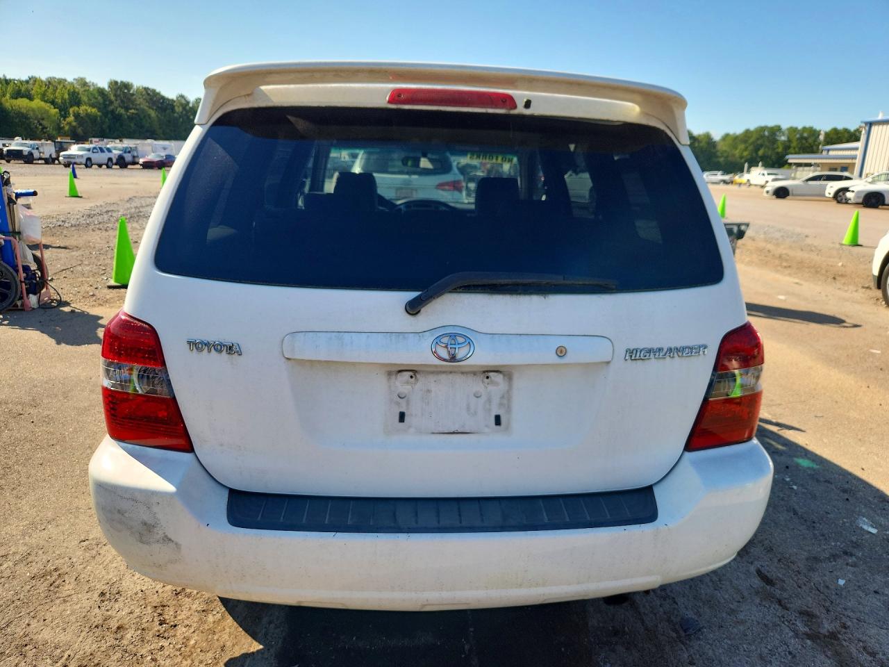 2006 Toyota Highlander Base White vin: JTEGD21A560146873