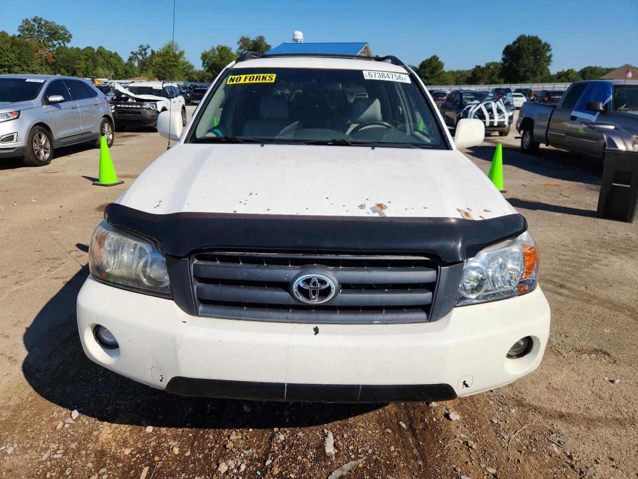 2006 Toyota Highlander Base White vin: JTEGD21A560146873