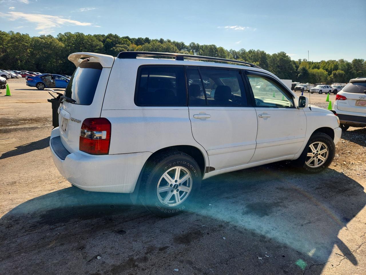 2006 Toyota Highlander Base White vin: JTEGD21A560146873