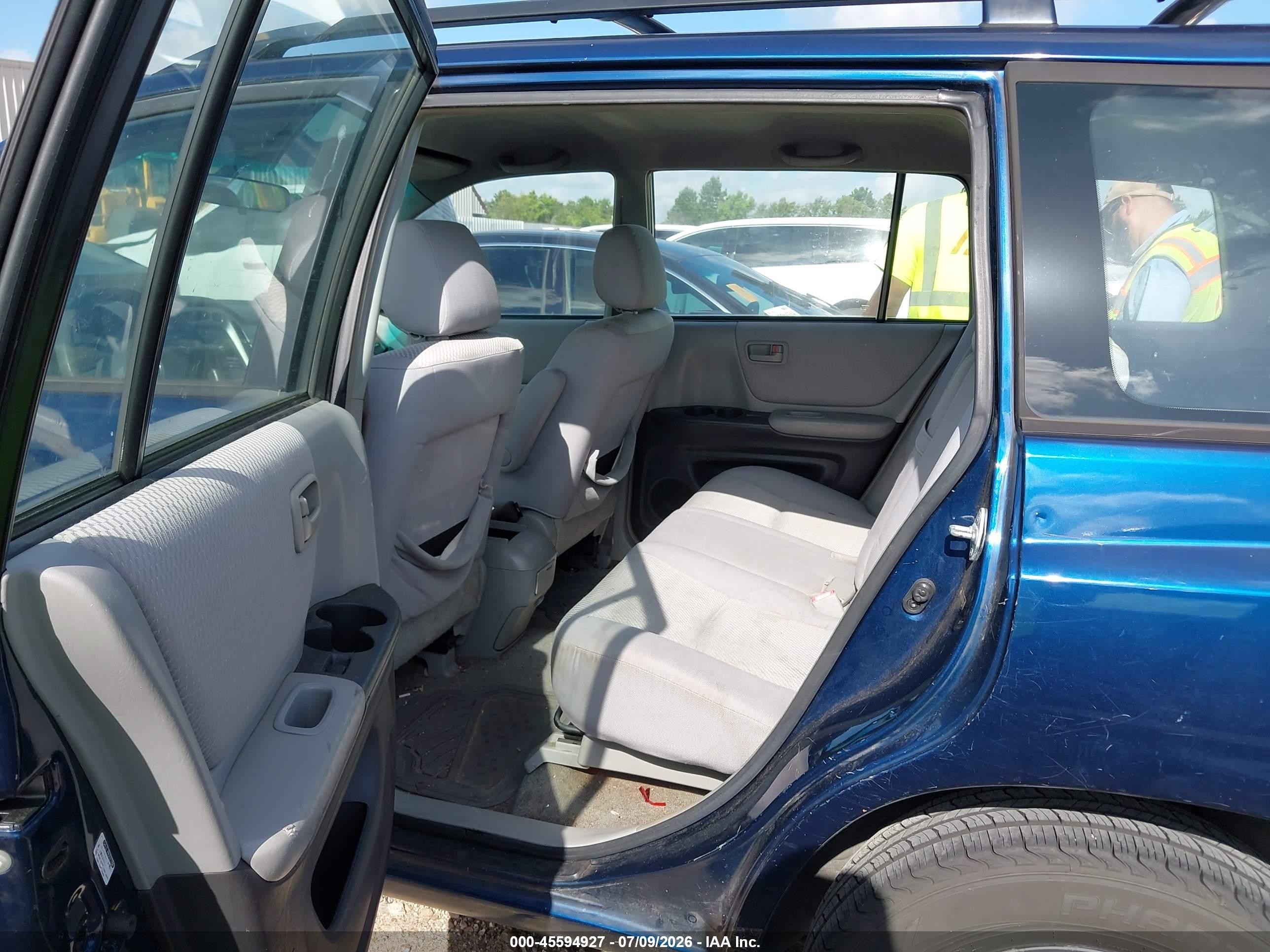 2007 Toyota Highlander   Blue vin: JTEGD21A570160547