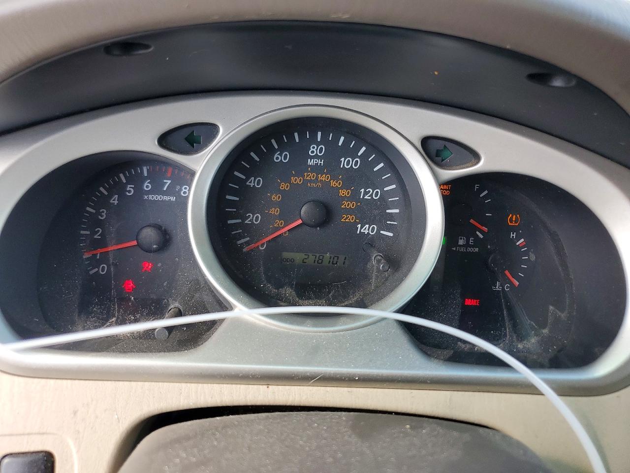 2006 Toyota Highlander Base Белый vin: JTEGD21A660132271