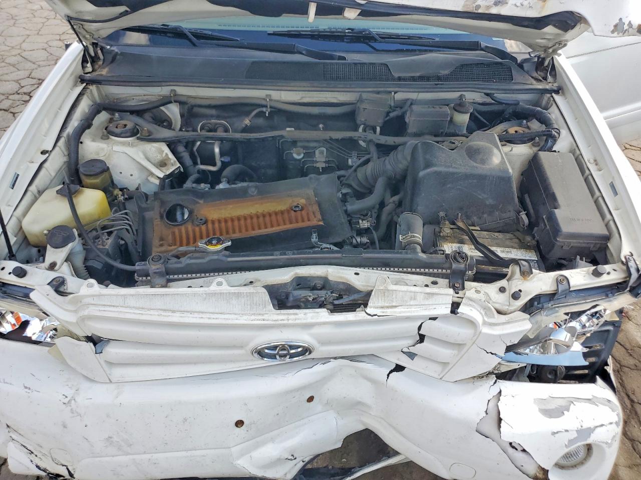 2006 Toyota Highlander Base Белый vin: JTEGD21A660132271