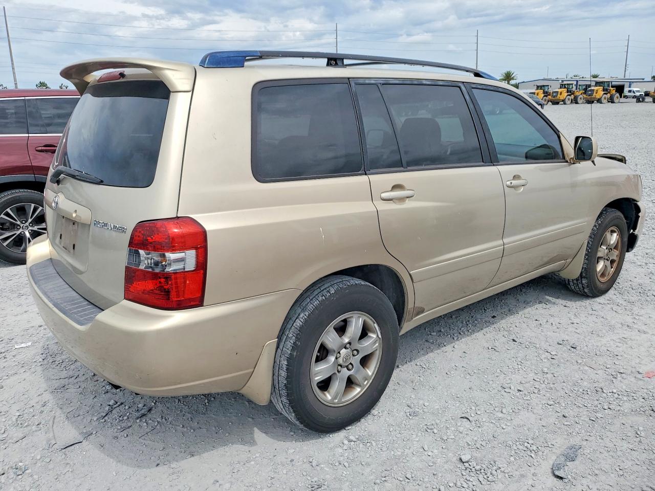 2007 Toyota Highlander Base Gold vin: JTEGD21A670157348