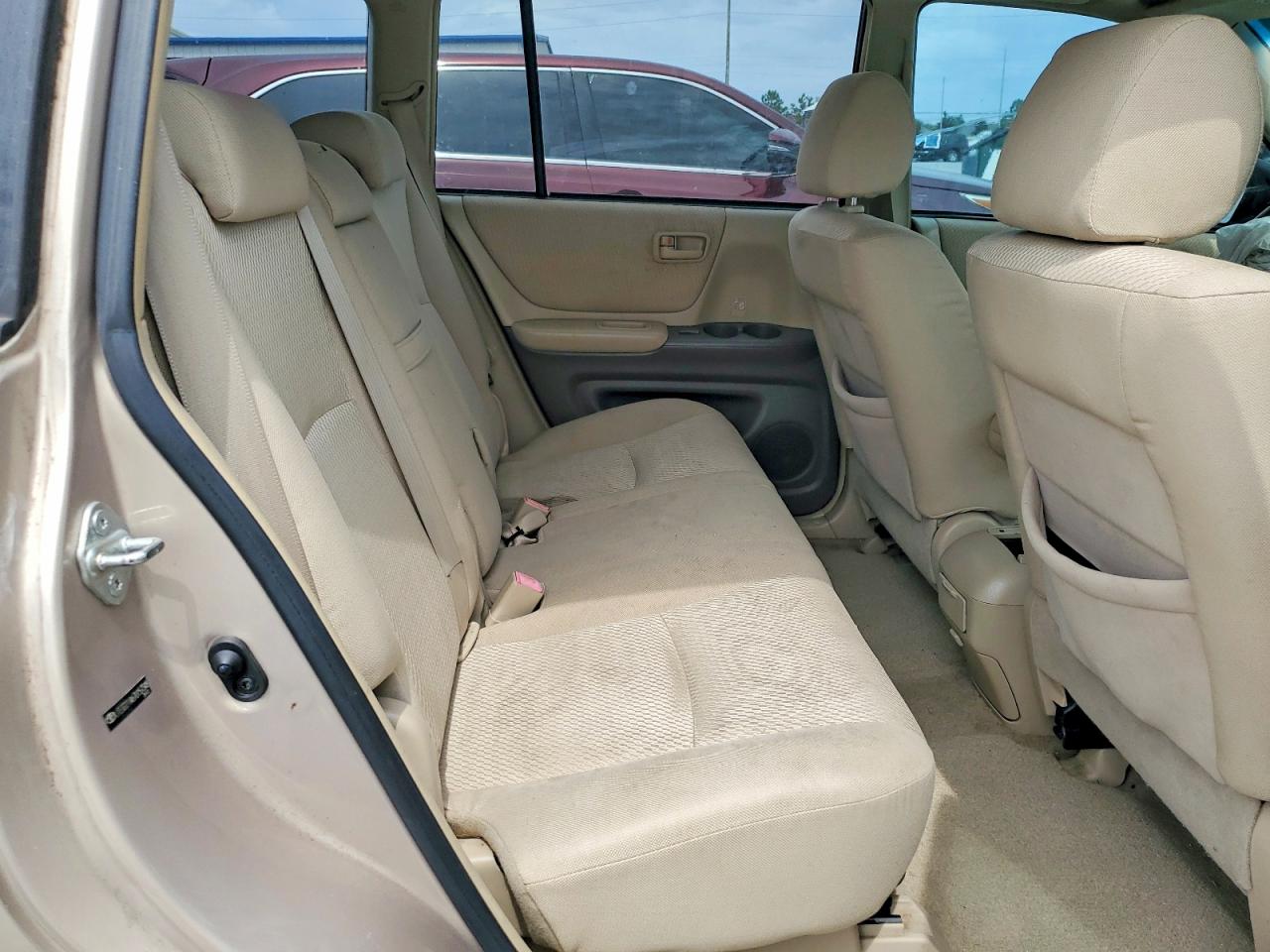 2007 Toyota Highlander Base Gold vin: JTEGD21A670157348