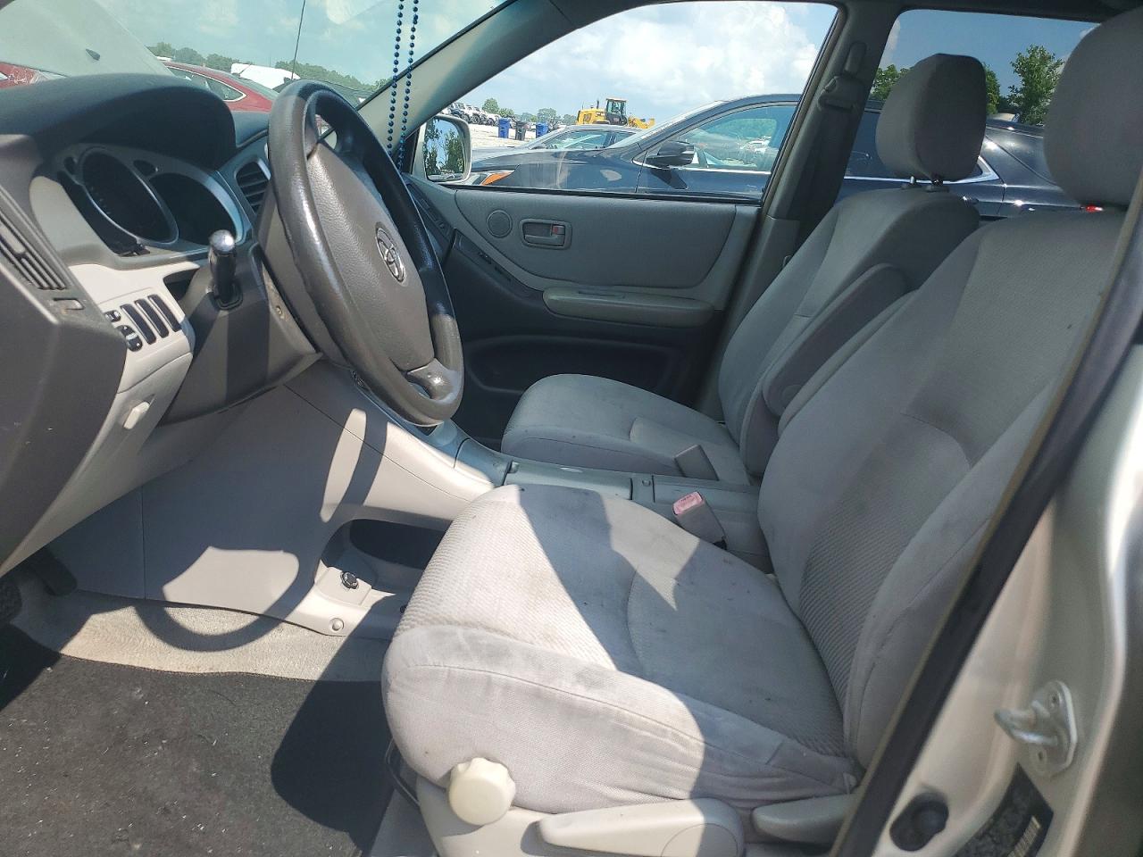 2005 Toyota Highlander Base Silver vin: JTEGD21A750109368