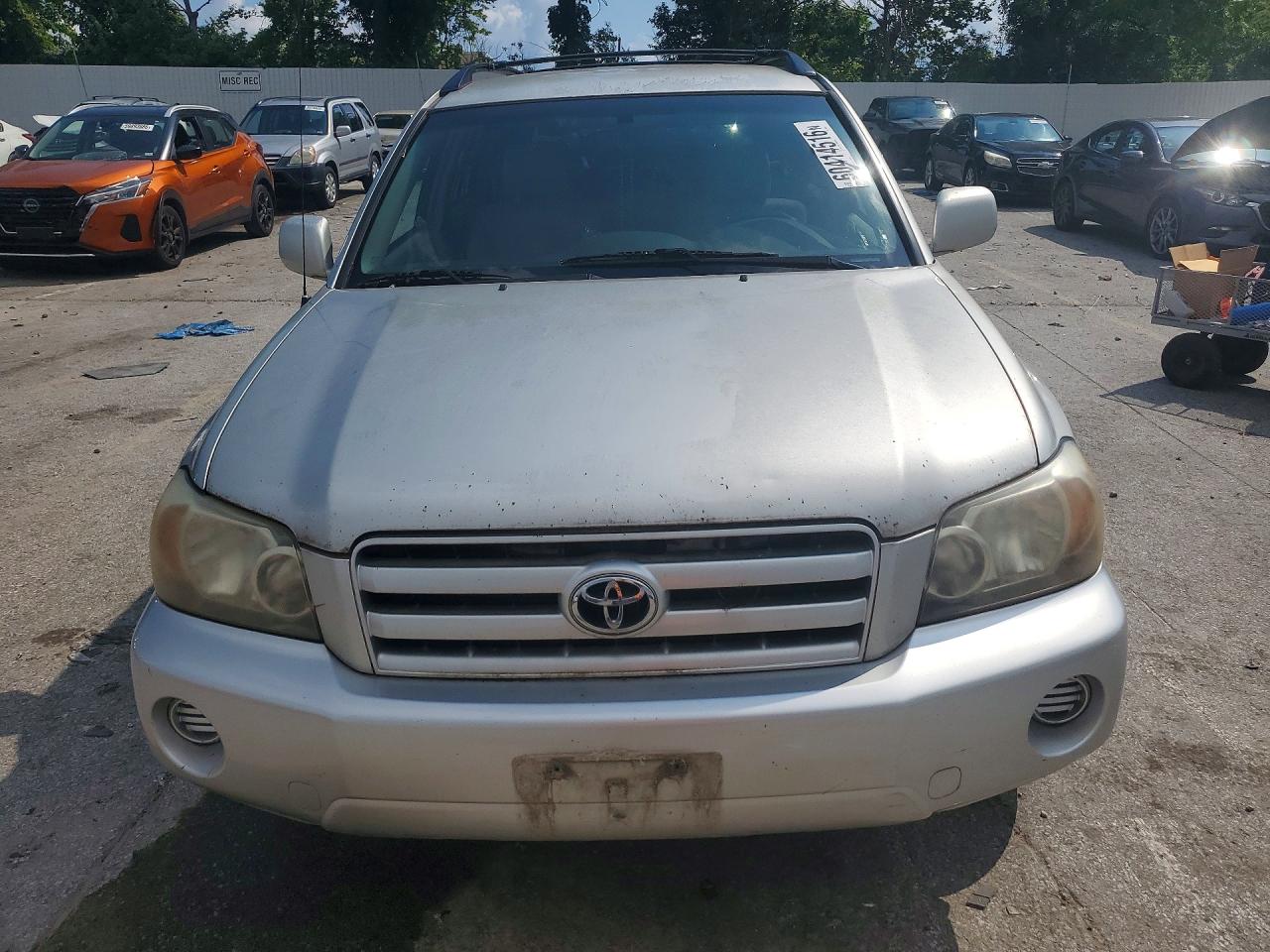 2005 Toyota Highlander Base Silver vin: JTEGD21A750109368