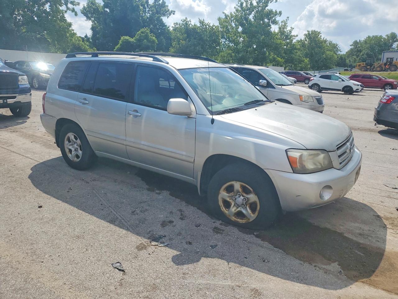 2005 Toyota Highlander Base Silver vin: JTEGD21A750109368