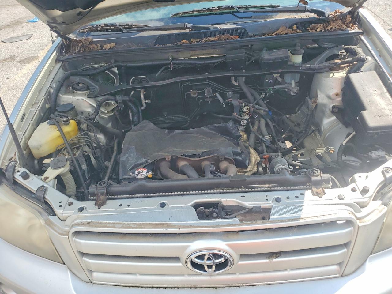 2005 Toyota Highlander Base Silver vin: JTEGD21A750109368