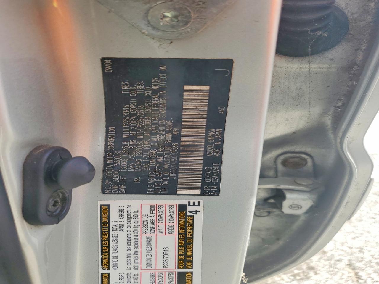 2005 Toyota Highlander Base Silver vin: JTEGD21A750109368