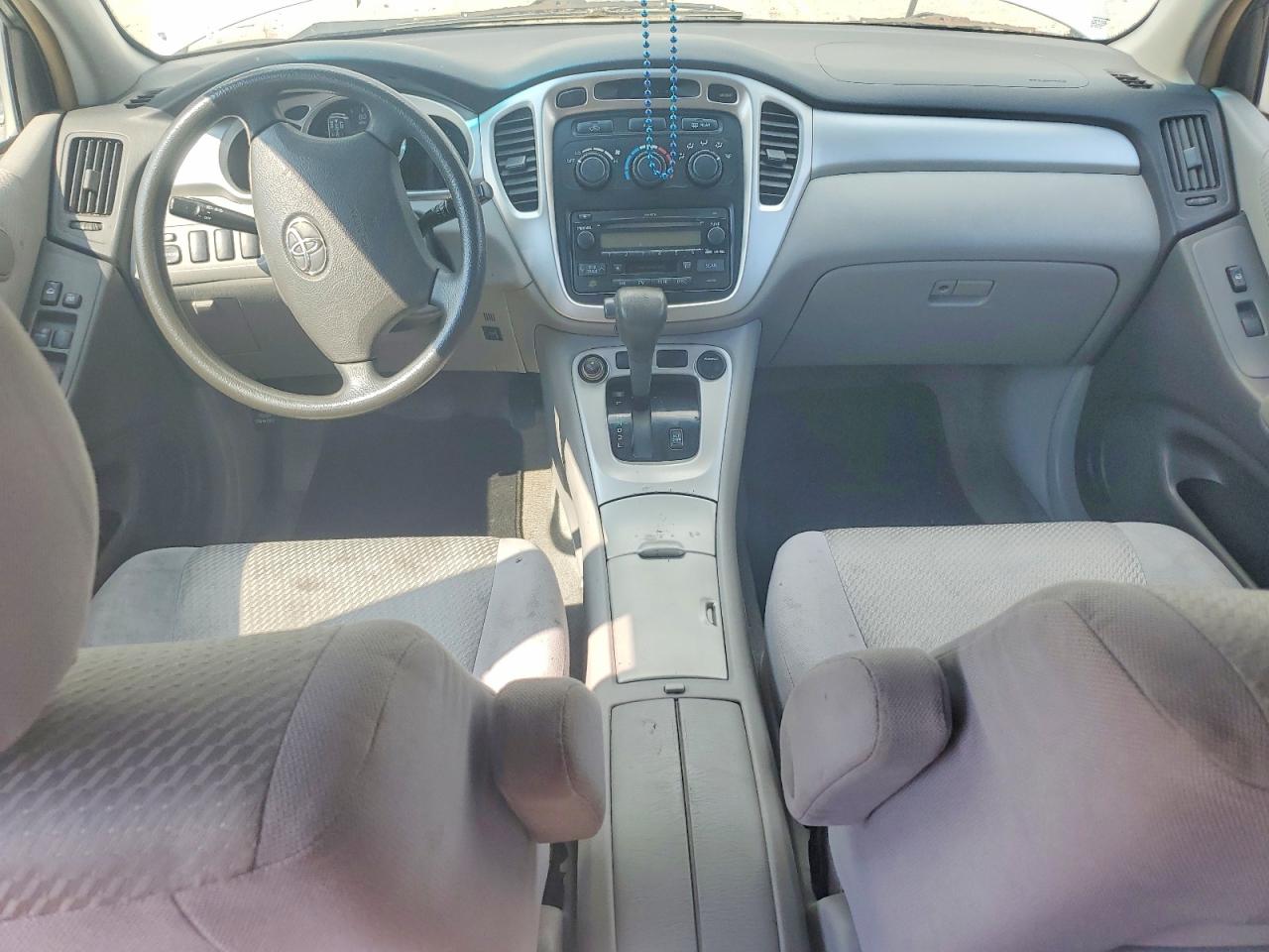 2005 Toyota Highlander Base Silver vin: JTEGD21A750109368