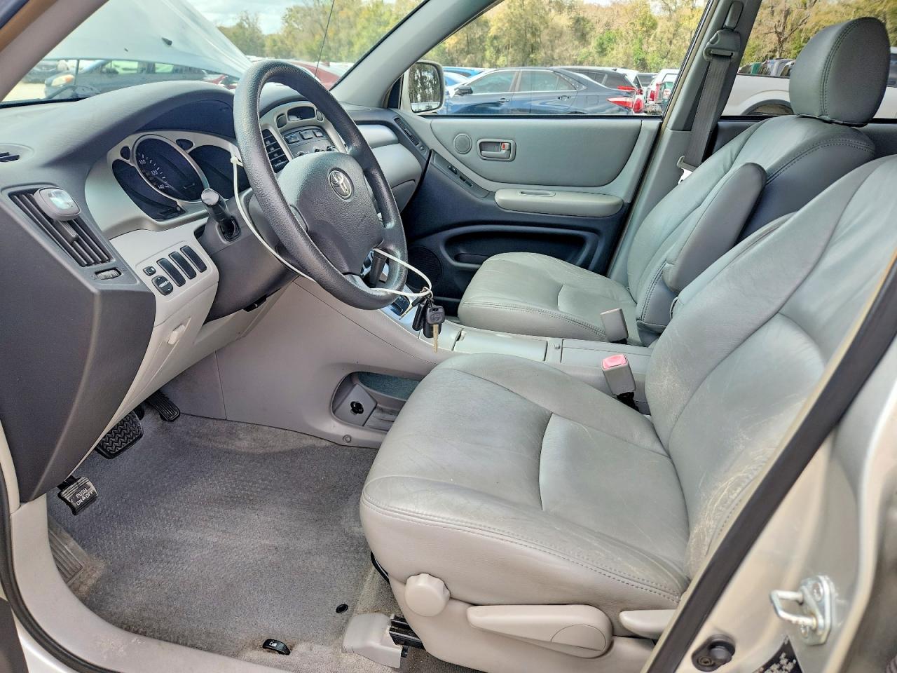 2005 Toyota Highlander Base Silver vin: JTEGD21A750119933