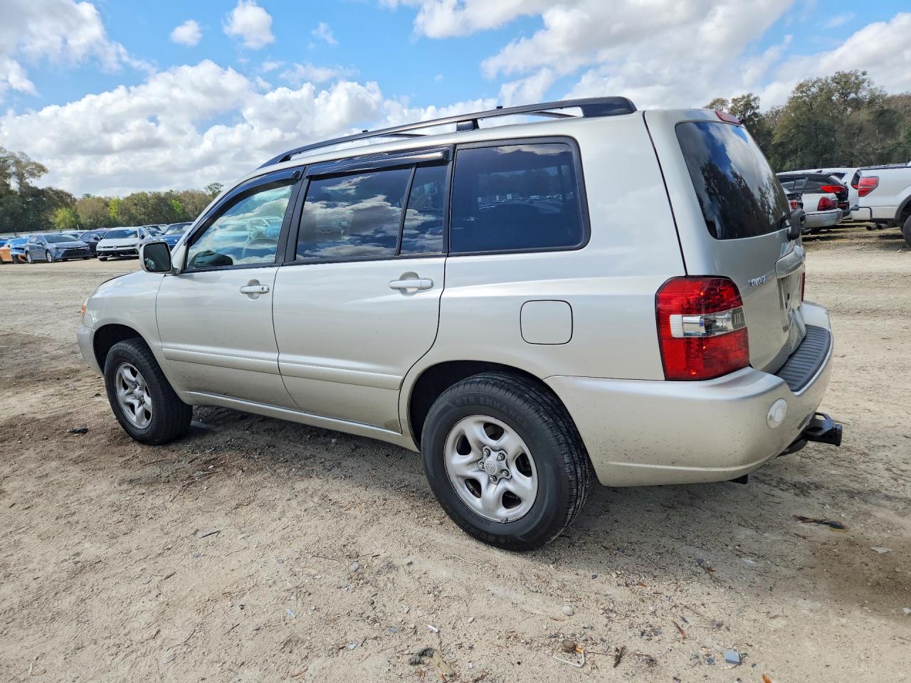 2005 Toyota Highlander Base Silver vin: JTEGD21A750119933