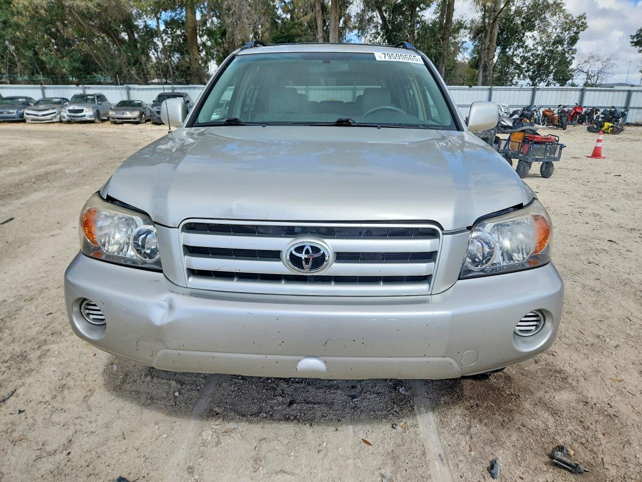2005 Toyota Highlander Base Silver vin: JTEGD21A750119933