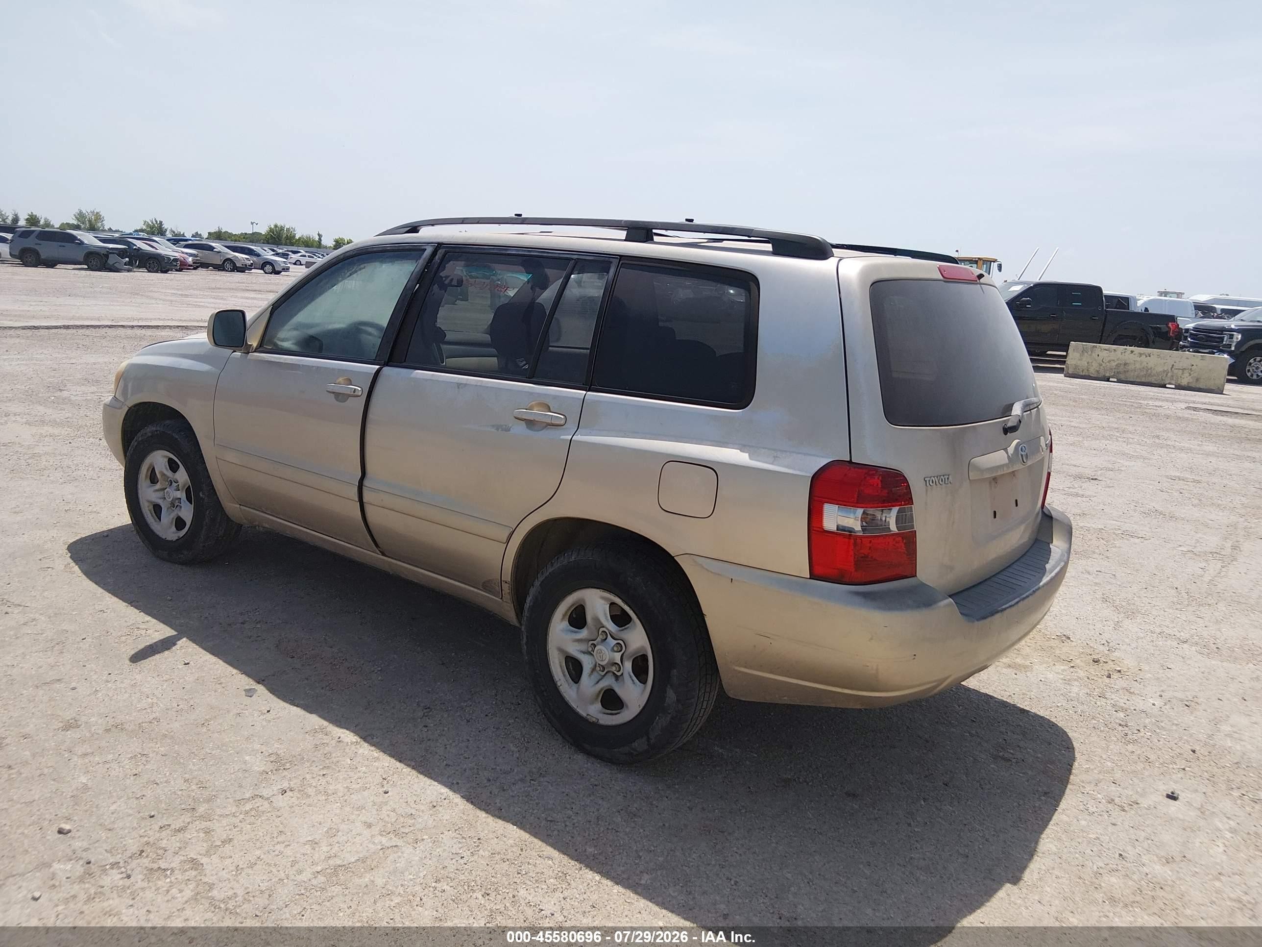 2005 Toyota Highlander   Gold vin: JTEGD21A750128129