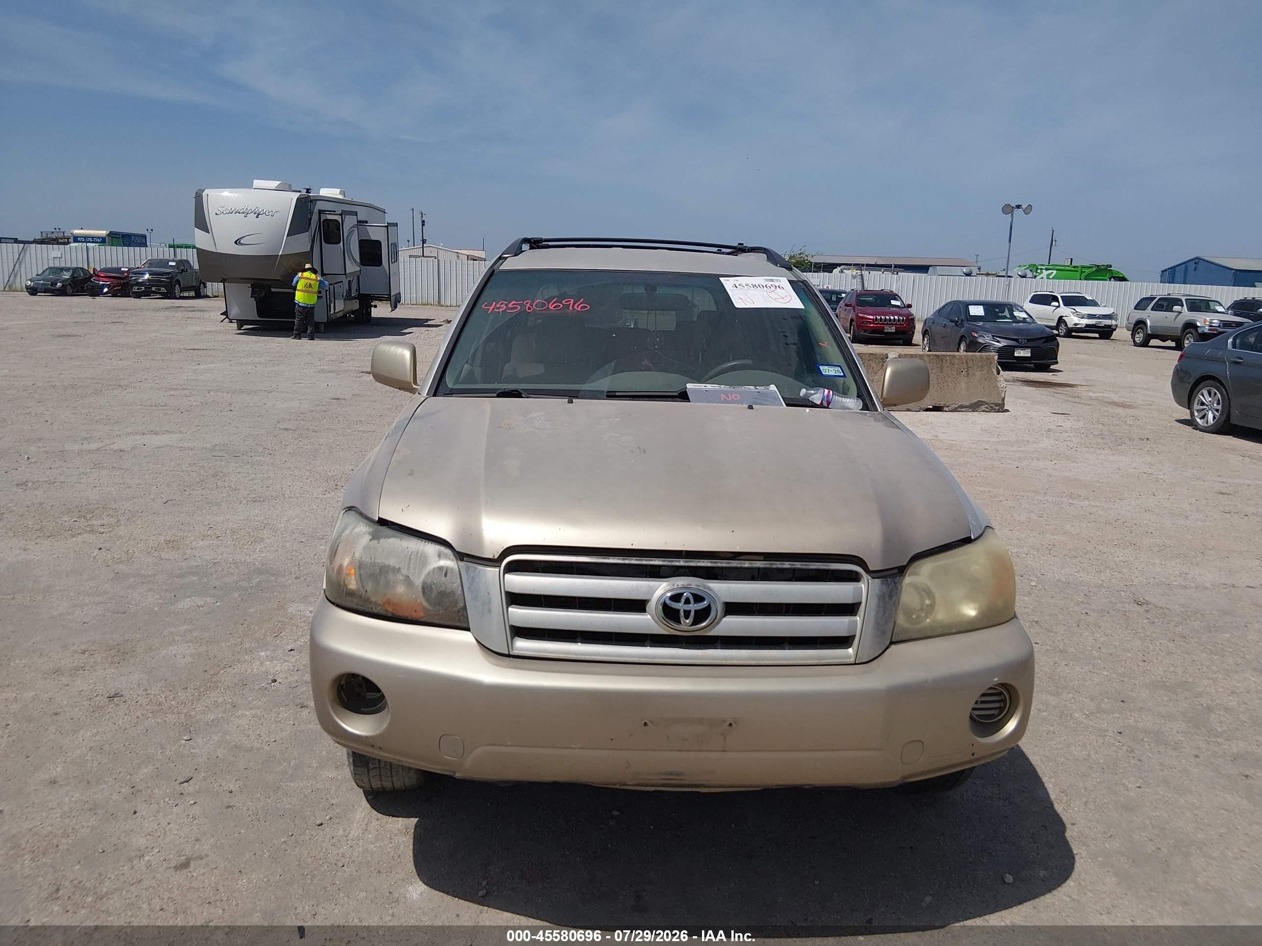 2005 Toyota Highlander   Gold vin: JTEGD21A750128129